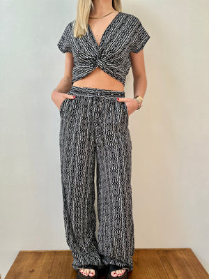 Conjunto pantalón y crop top