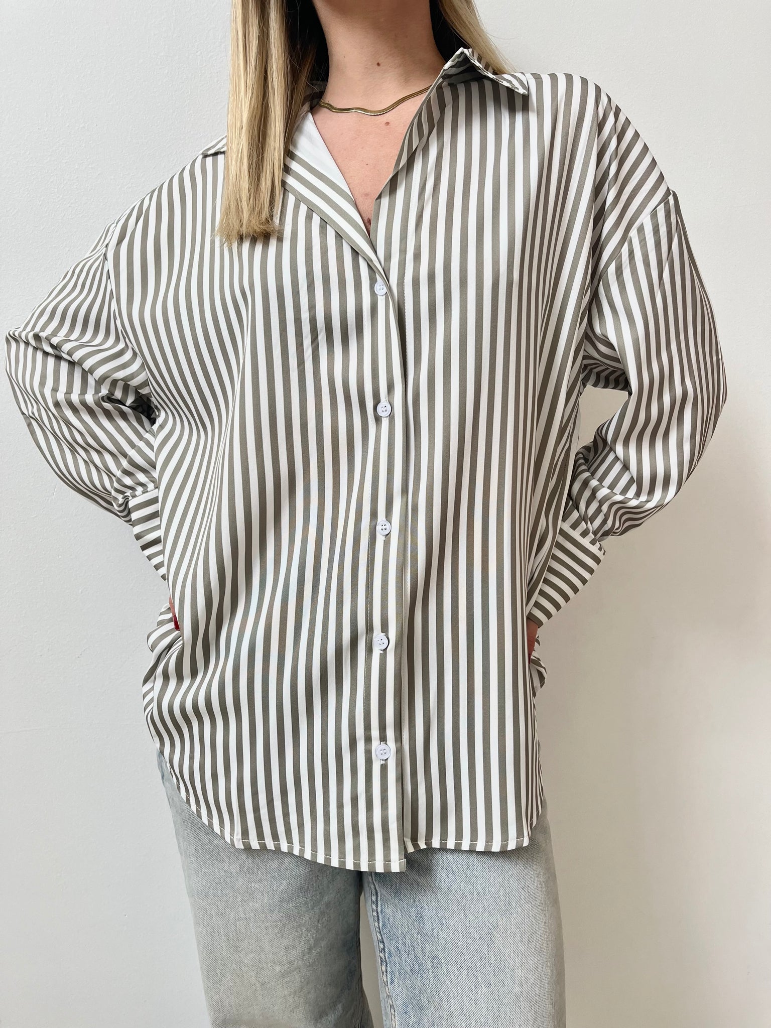 Camisa Beige con lineas