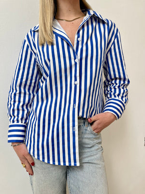 Camisa azul con Lineas